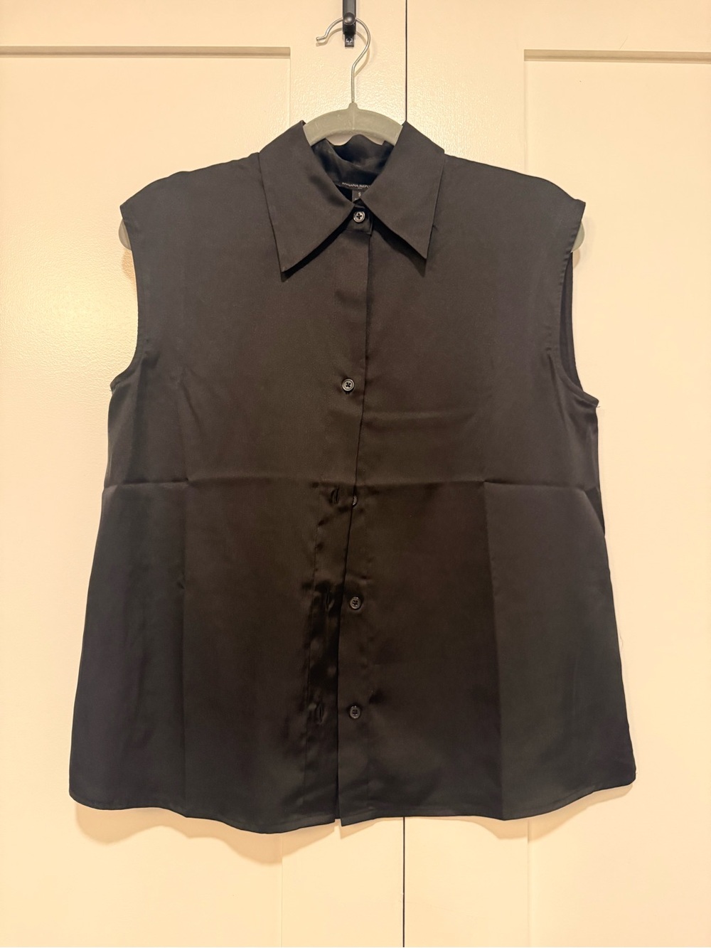 Banana Republic Sleeveless Button-Down Black Top